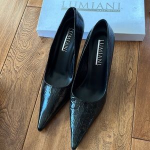 Black crocodile pattern leather heels